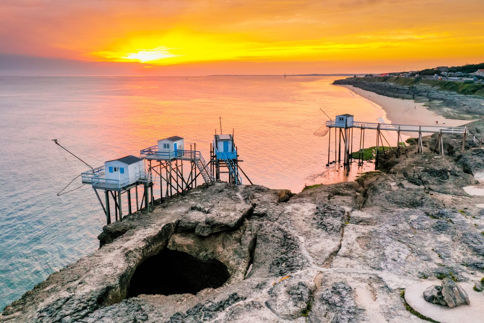Photo AIRE CAMPING CAR - CAMPING proche ROYAN à MESCHERS proximité attractions