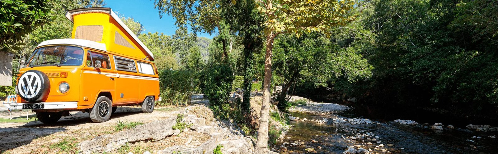 Photo CAMPING AU VALLON ROUGE · APV · 4 Etoiles avec piscine - Provence