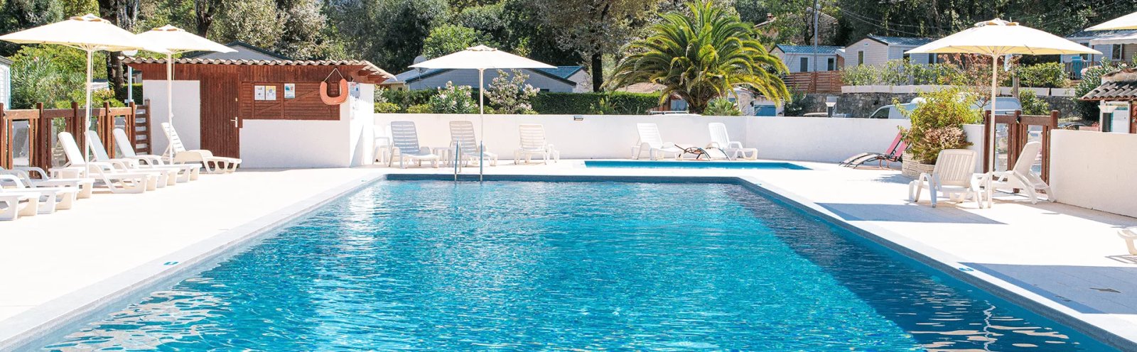 CAMPING AU VALLON ROUGE · APV · 4 Etoiles avec piscine - Provence