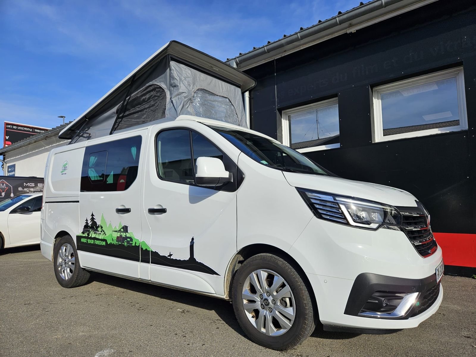 Van-Away Bayonne (Freedom Camper) - Location, aménagement et vente de van aménagé